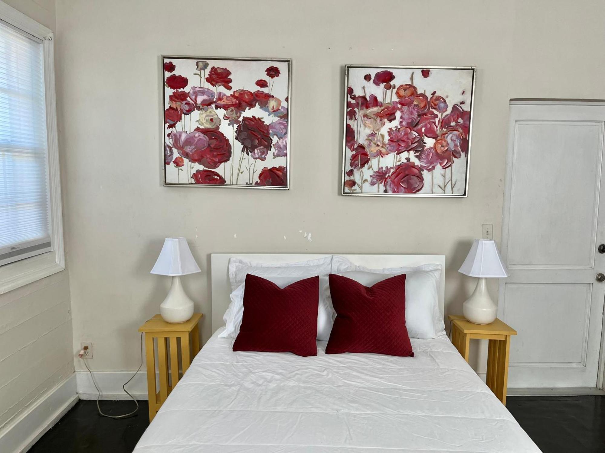 Apartment Downtown Oasis Unit 2 *